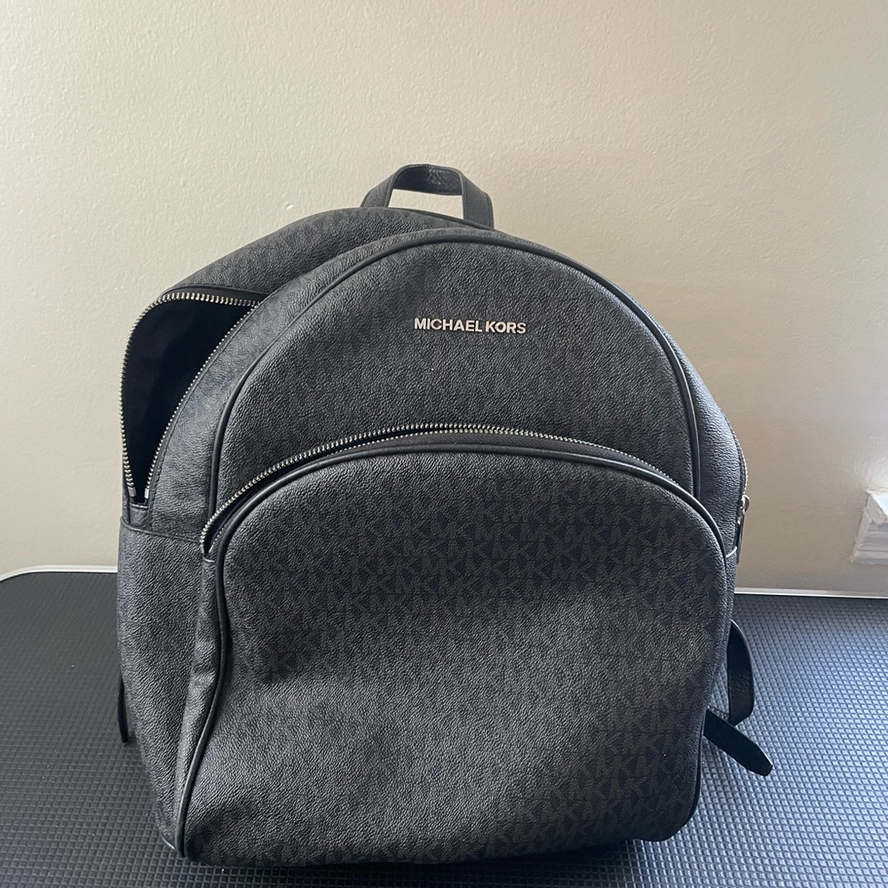 Michael Kors jet set backpack